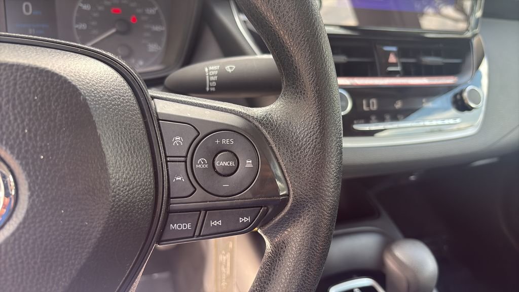 Used 2025  Toyota LE image 23