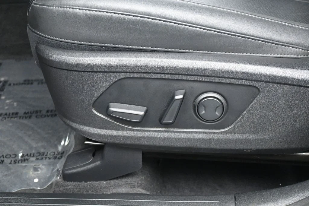 Used 2022 Glacial White Pearl Kia EX image 12