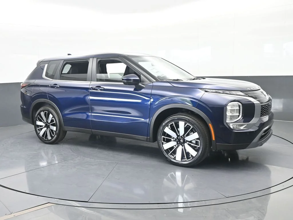 New 2026 Cosmic Blue Metallic Mitsubishi SE image 8