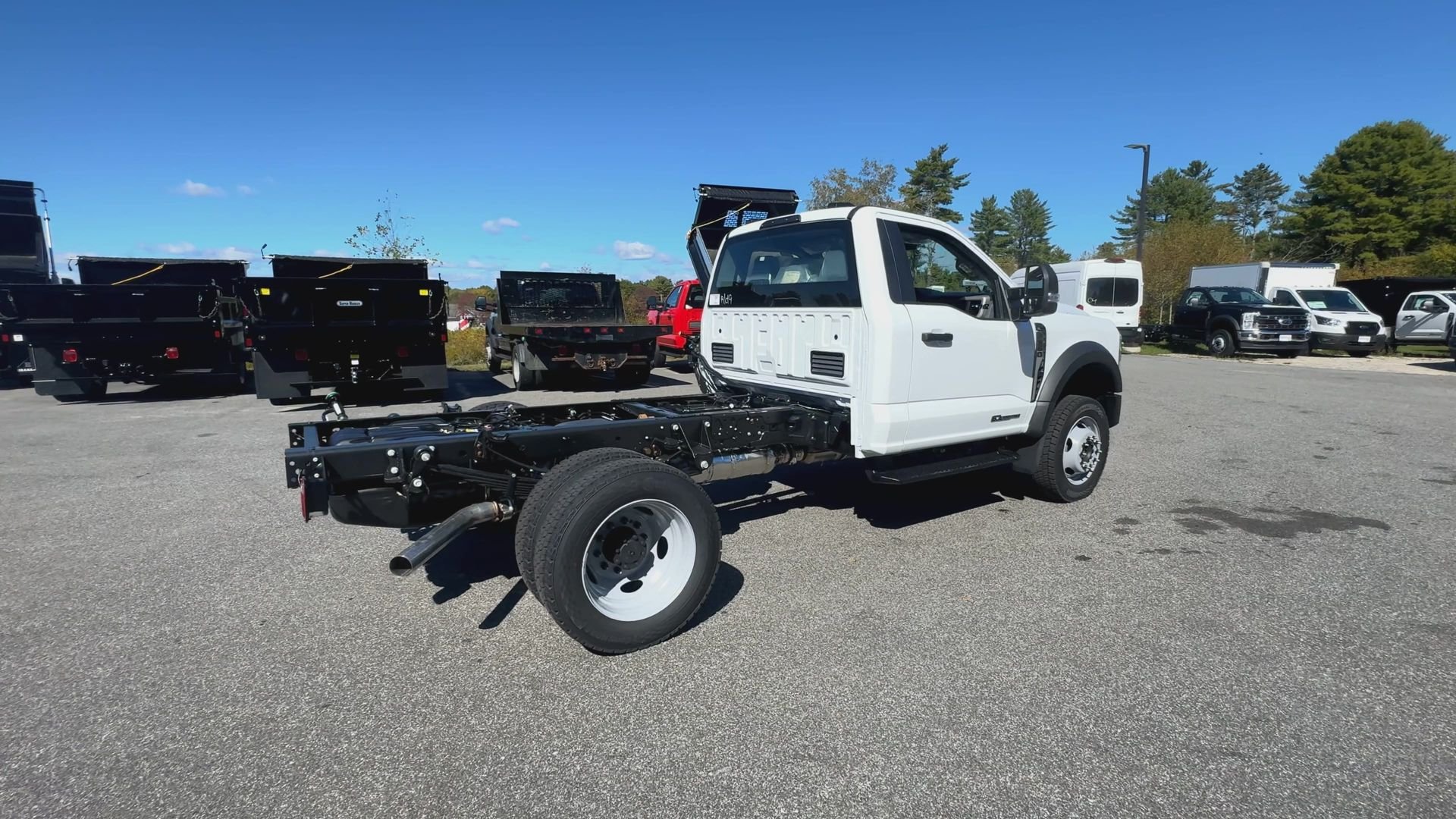 New 2026 Oxford White Ford F-550® XL image 20