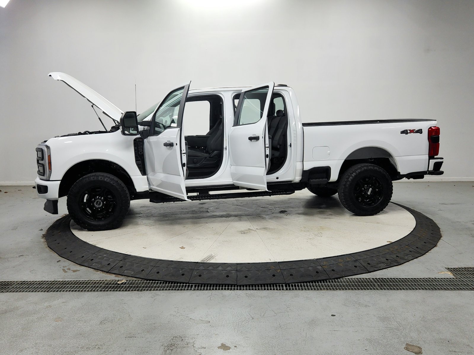Used 2023 Oxford White Ford XL image 13