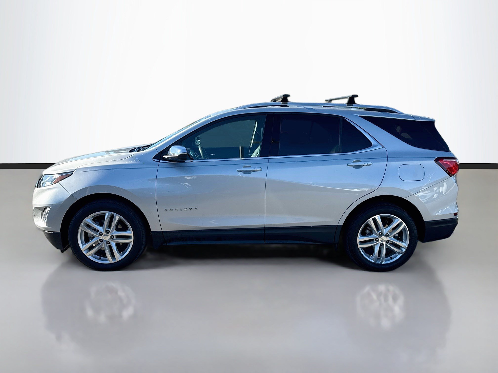 Used 2018 Silver Ice Metallic Chevrolet Premier image 4