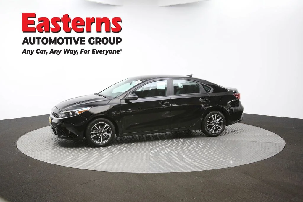 Used 2022 Black Kia LXS image 55