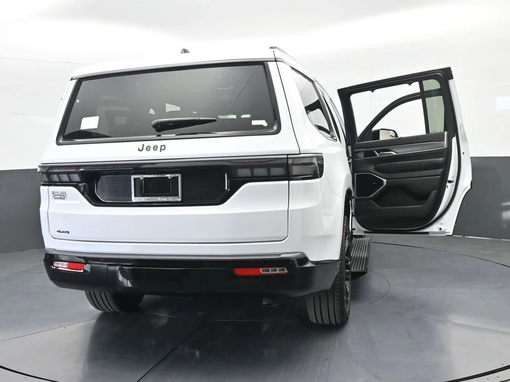 New 2026 Bright White Clear-Coat Exterior Paint Jeep Limited Reserve image 78