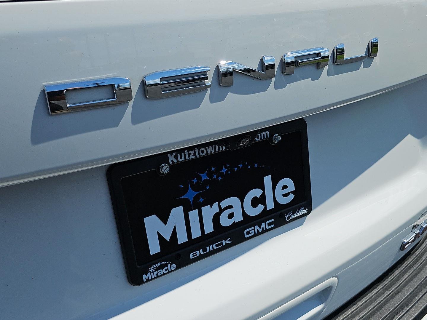 Used 2025 Summit White GMC Denali image 34