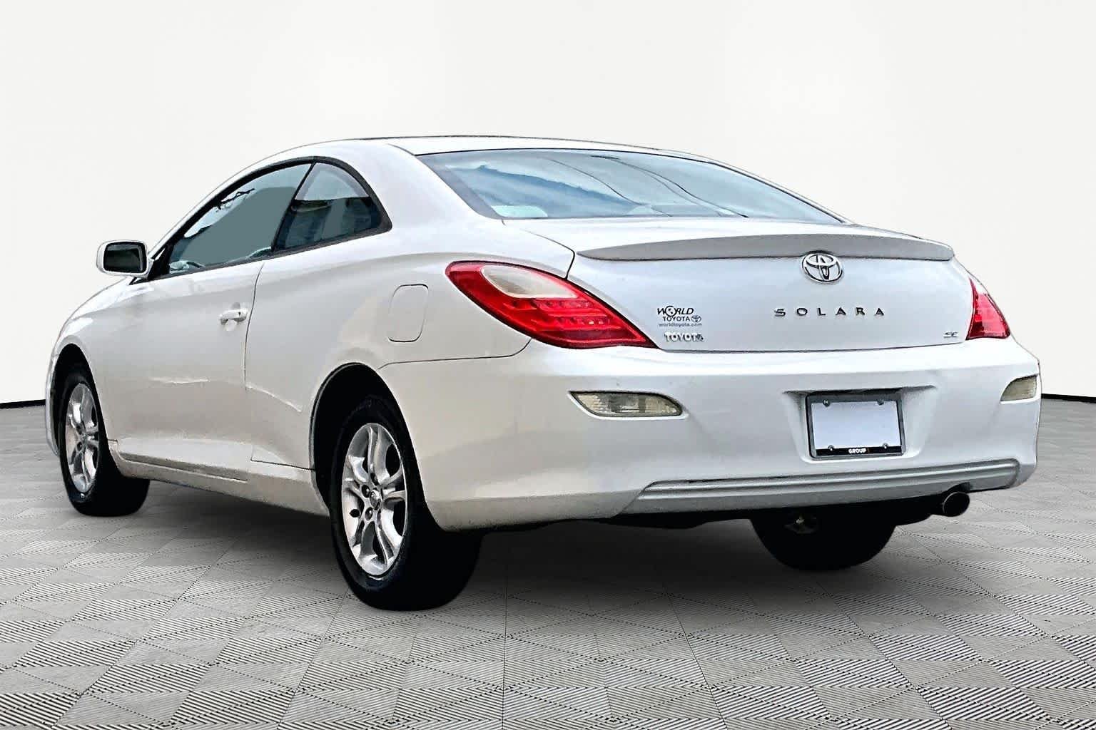 Used 2007 Blizzard Pearl Toyota SE image 11