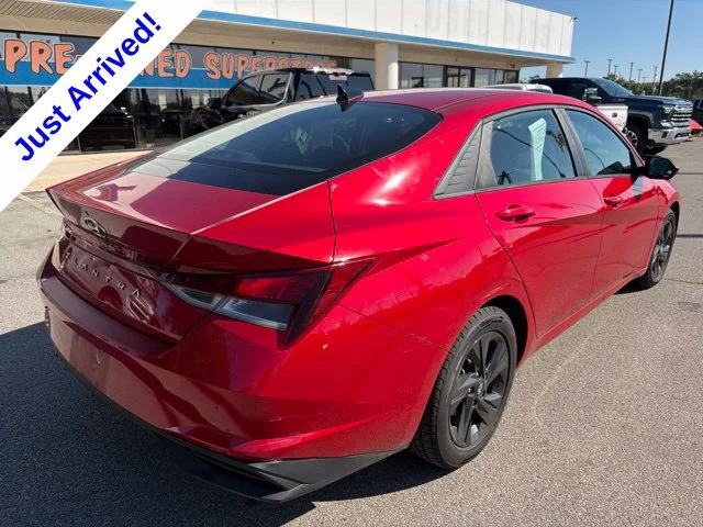 Used 2021 Red Hyundai SEL image 3