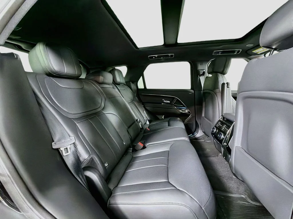 New 2026 Santorini Black Land Rover Dynamic SE image 29