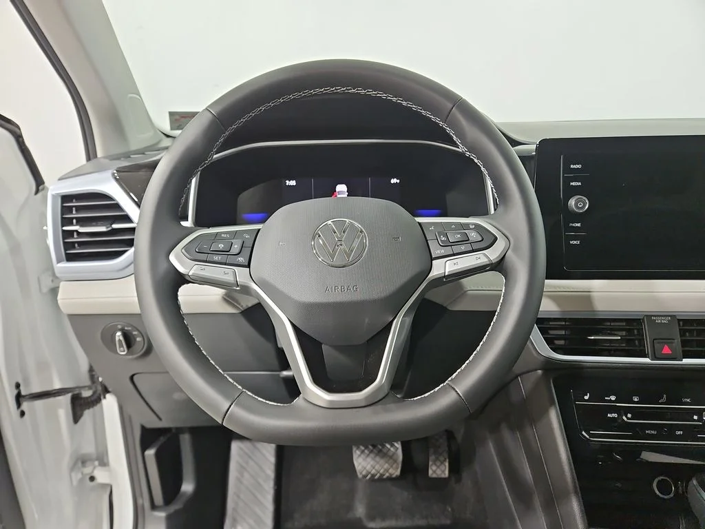 2026 Volkswagen Taos SE - Photo 14