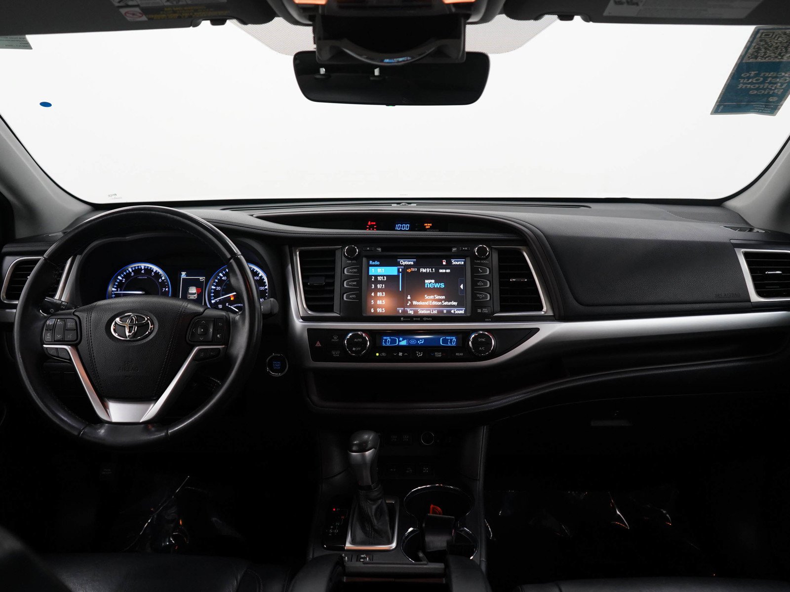 Used 2018 Blizzard Pearl Toyota Xle image 15