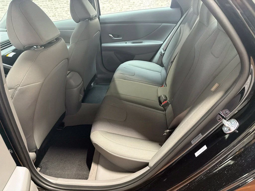 New 2026 Abyss Black Hyundai SE image 17