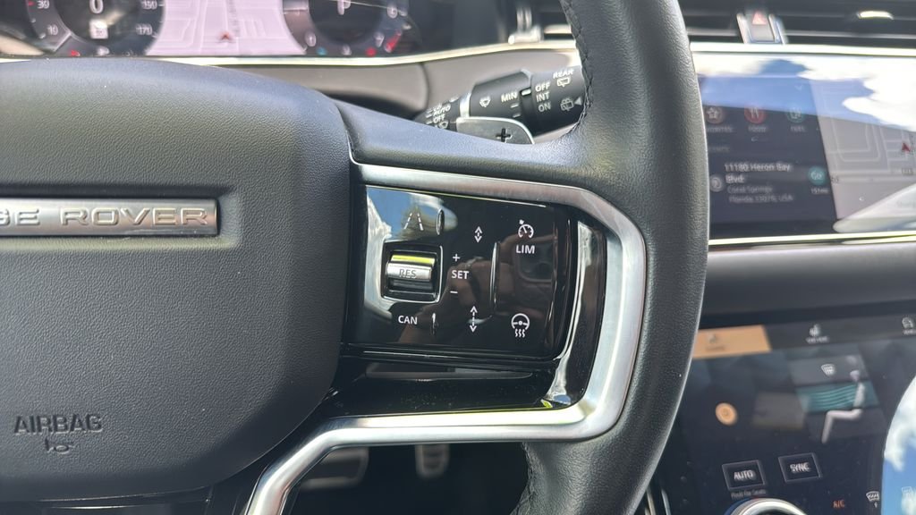 Used 2023  Land Rover R-Dynamic SE image 20