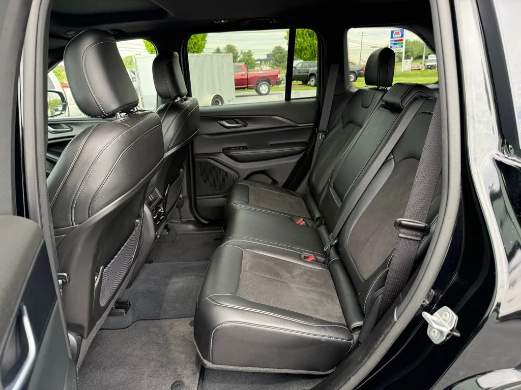 Used 2023 Black Jeep Altitude X image 19