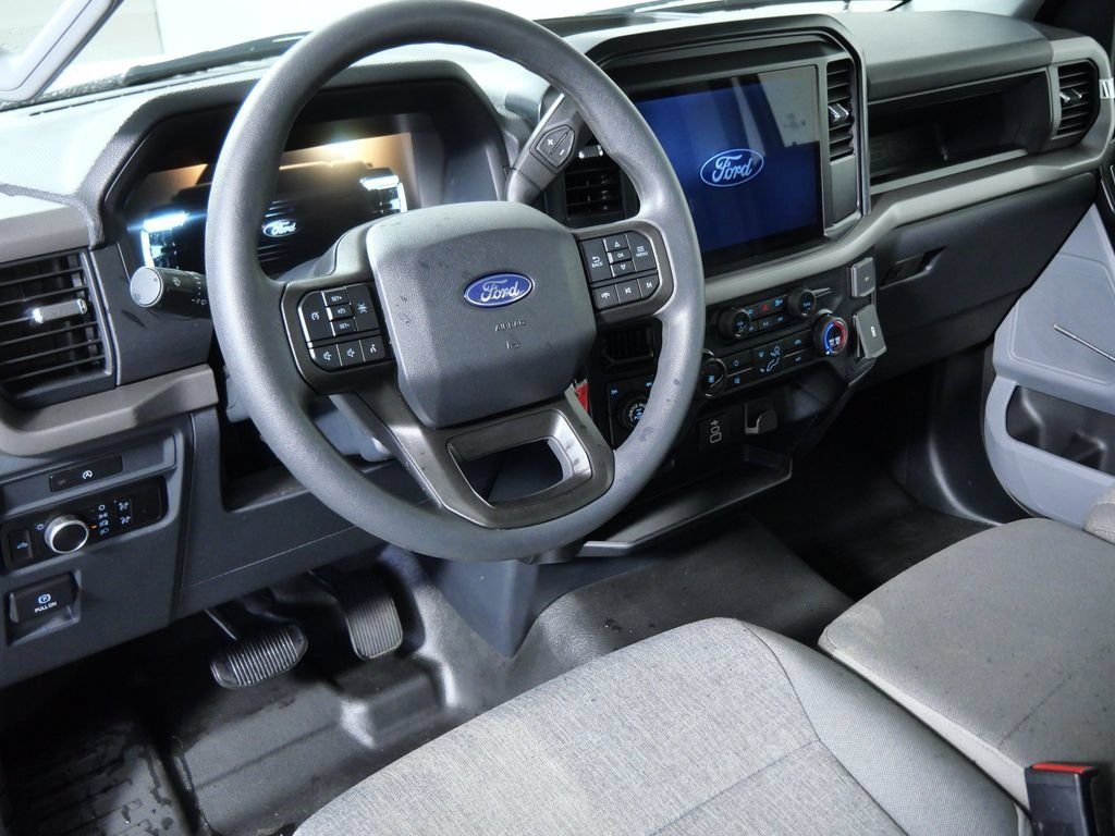 Used 2025 White Ford XL image 3