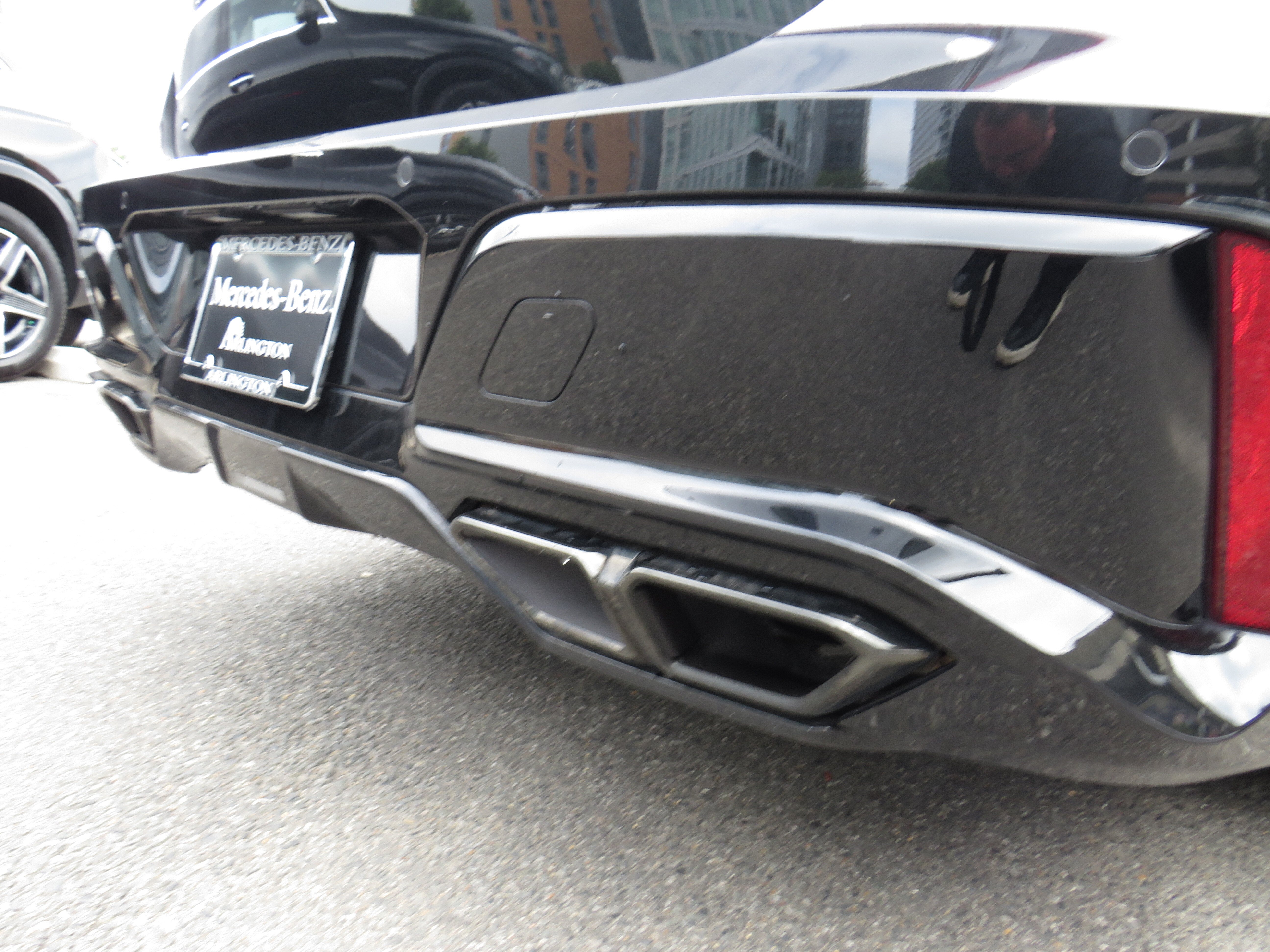 Used 2024 Black Sapphire Metallic BMW 760i xDrive image 31