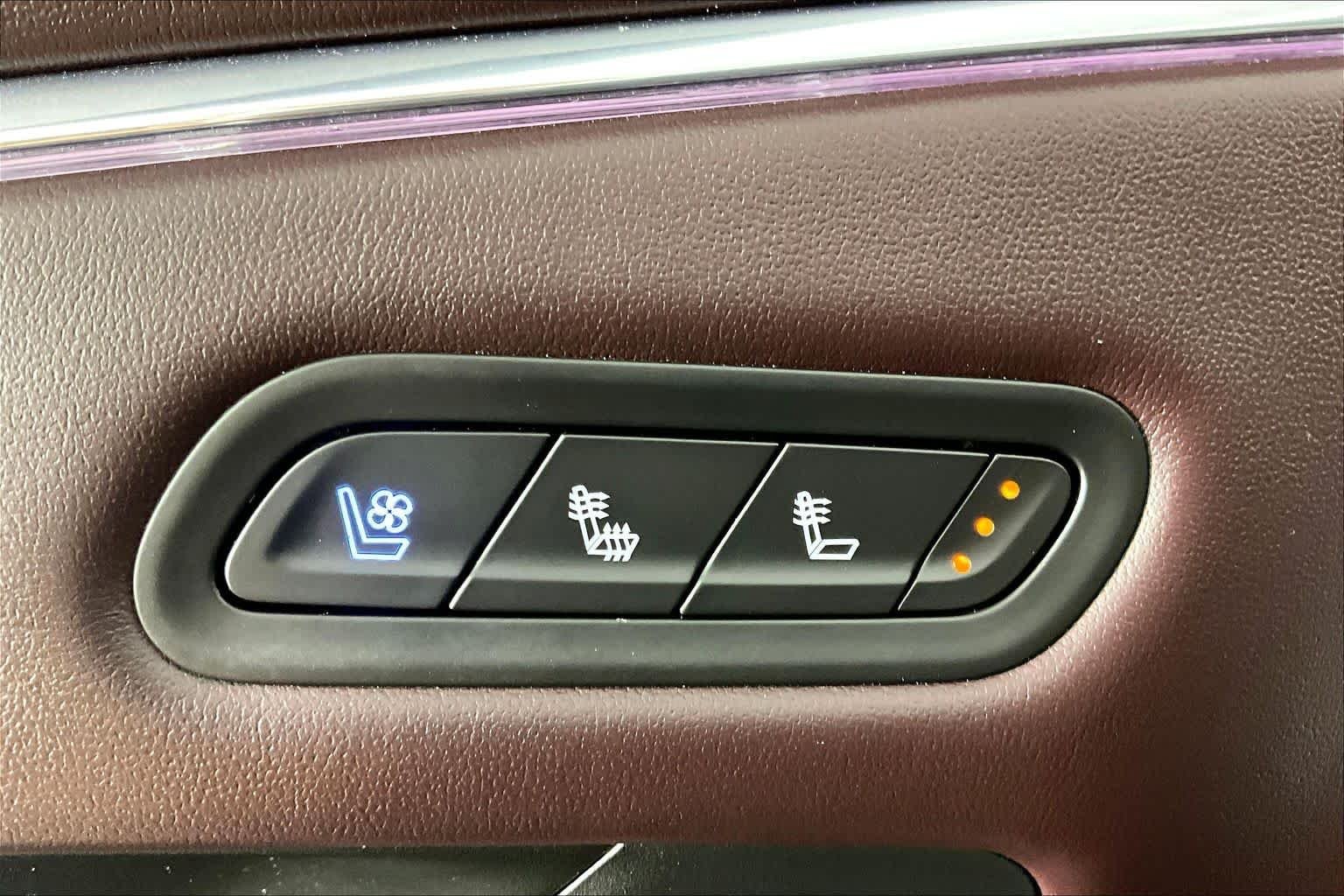 Used 2024 Crystal White Tricoat Cadillac AWD V-Series image 35