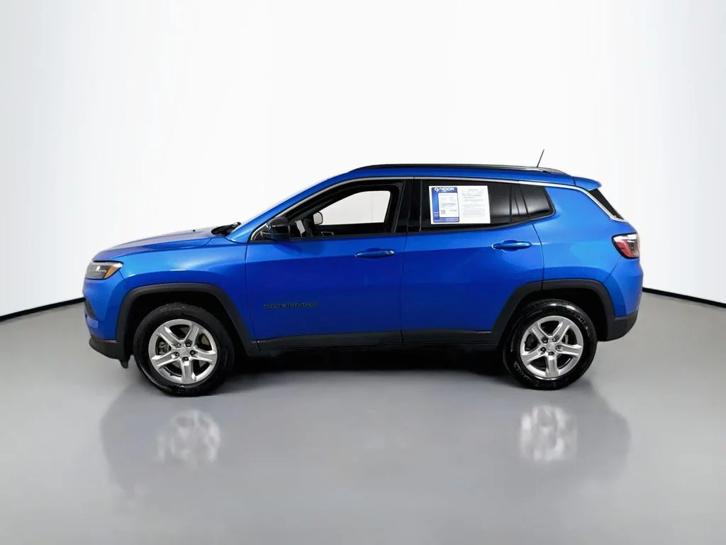 Used 2023 Laser Blue Pearlcoat Jeep Latitude image 11