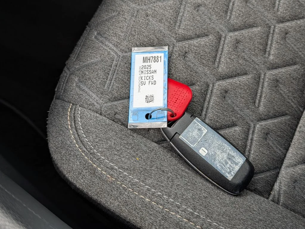 Used 2025 Brown Nissan SV image 37