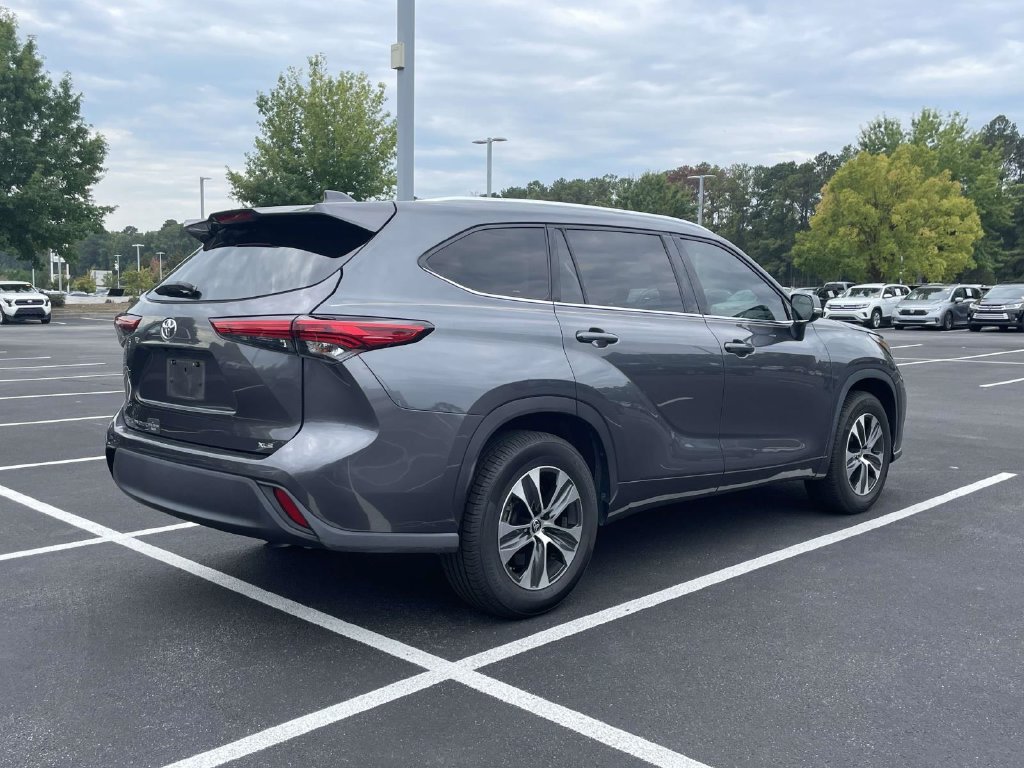 Used 2020 Gray Toyota XLE image 10