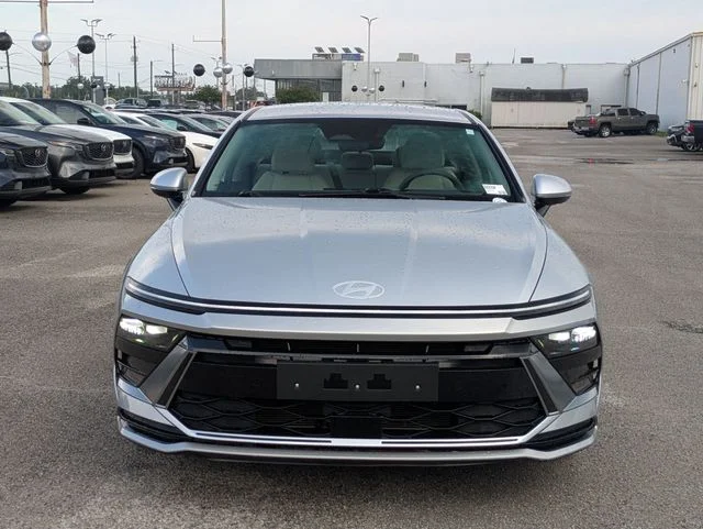 Used 2025 Silver Hyundai SEL image 8