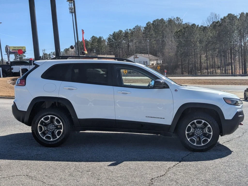 Used 2022 Bright White Clearcoat Jeep Trailhawk image 4
