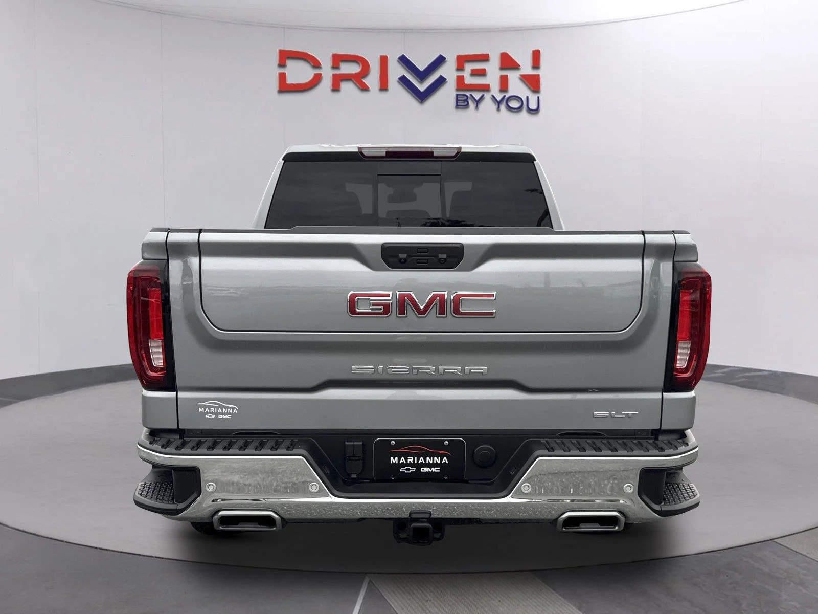 Used 2025 Sterling Metallic GMC SLT image 5