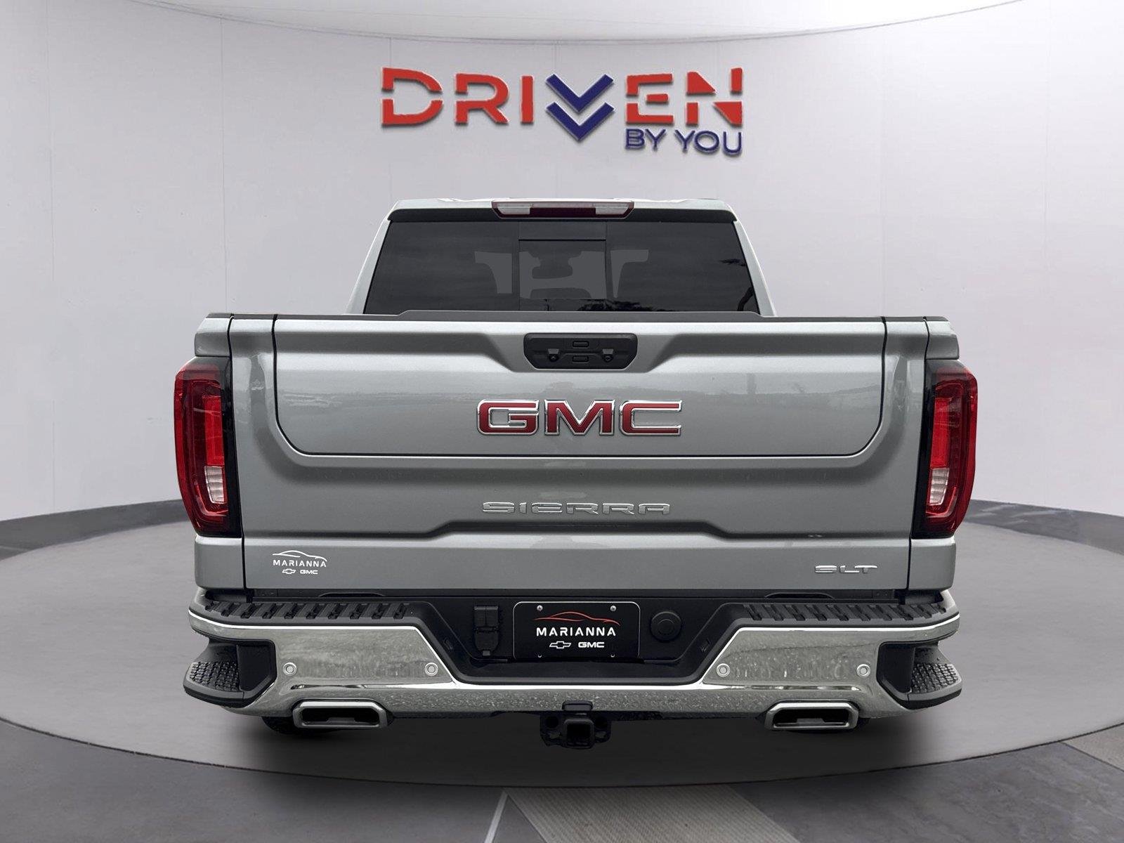 Used 2025 Sterling Metallic GMC SLT image 5