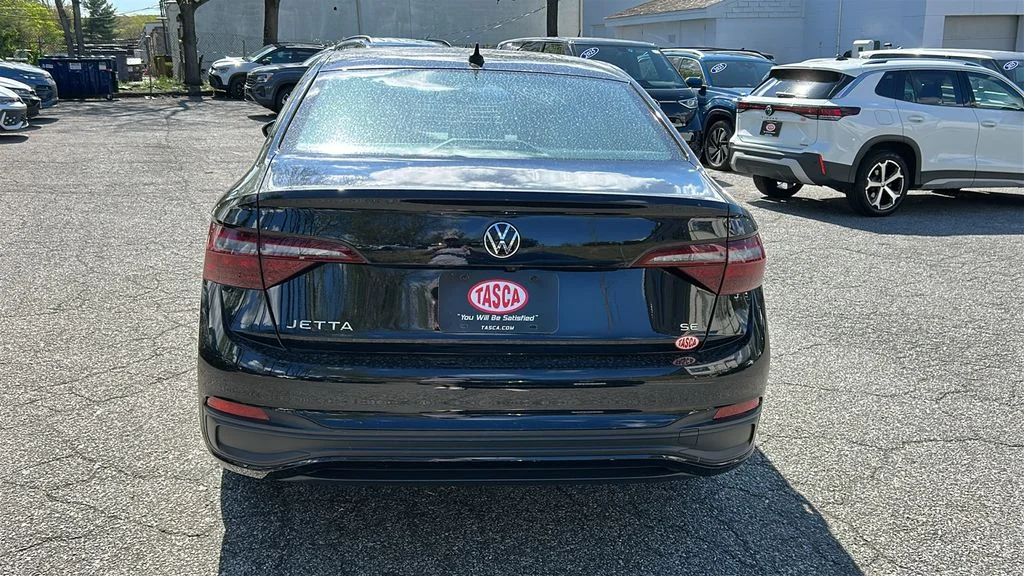 Used 2023 Black Volkswagen 1.5T SE image 5