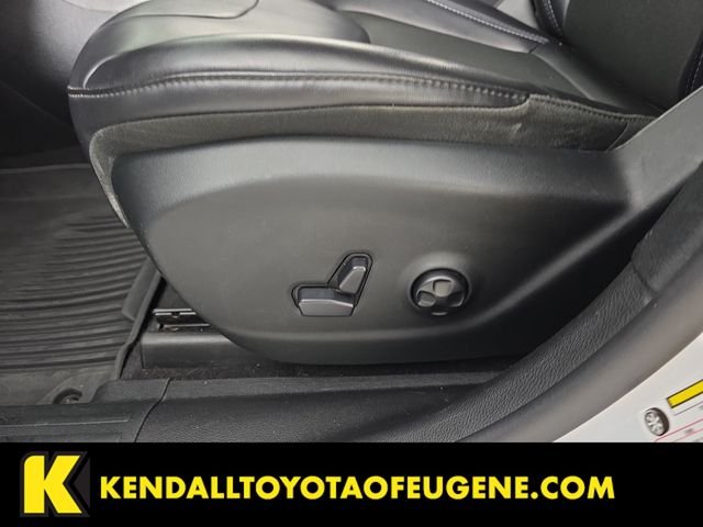 Used 2019 White Jeep Latitude Plus image 25