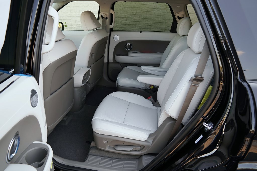 Certified Used 2026 Abyss Black Hyundai Limited image 29