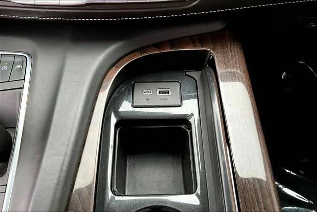 Used 2021 Black Raven Cadillac Sport Platinum image 15