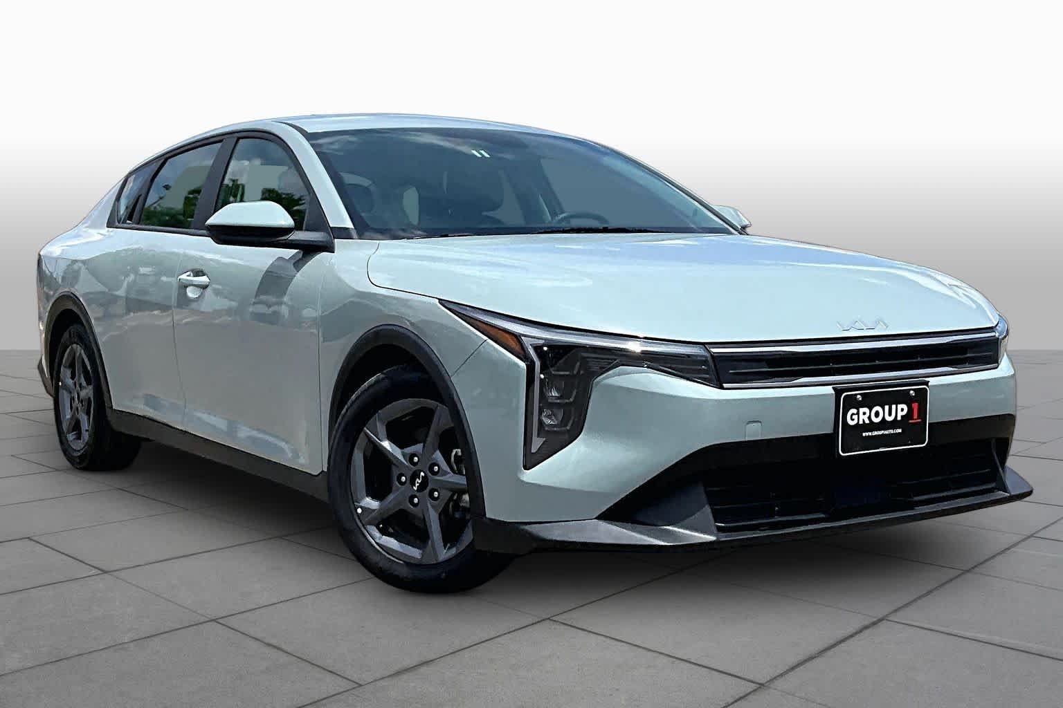 Used 2025 Morning Haze Kia LXS image 3