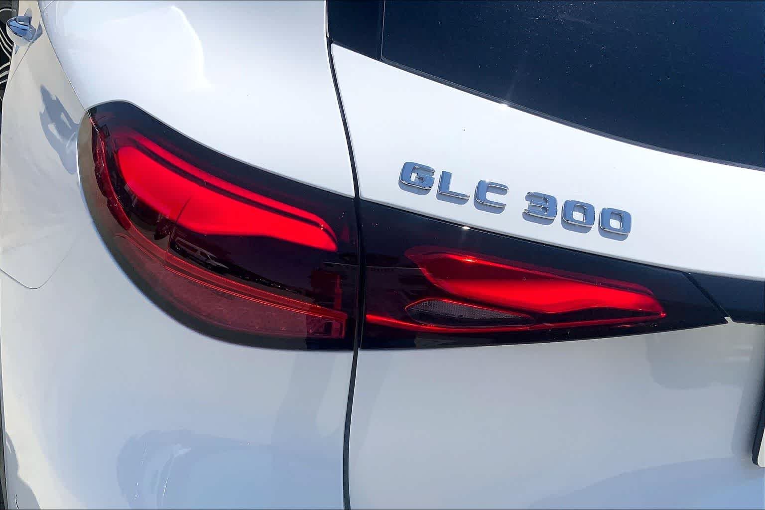 New 2026 Polar White Mercedes-Benz GLC 300 image 14