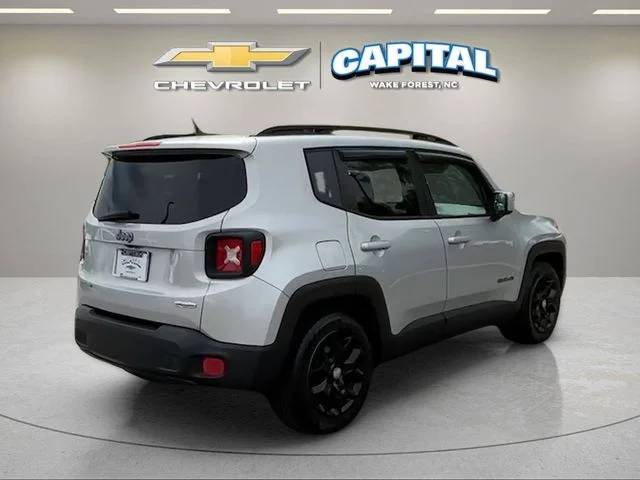 Used 2015 Silver Jeep Latitude image 5