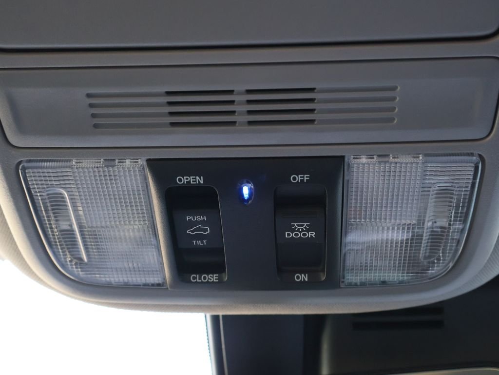 2021 Honda Pilot SE - Photo 14