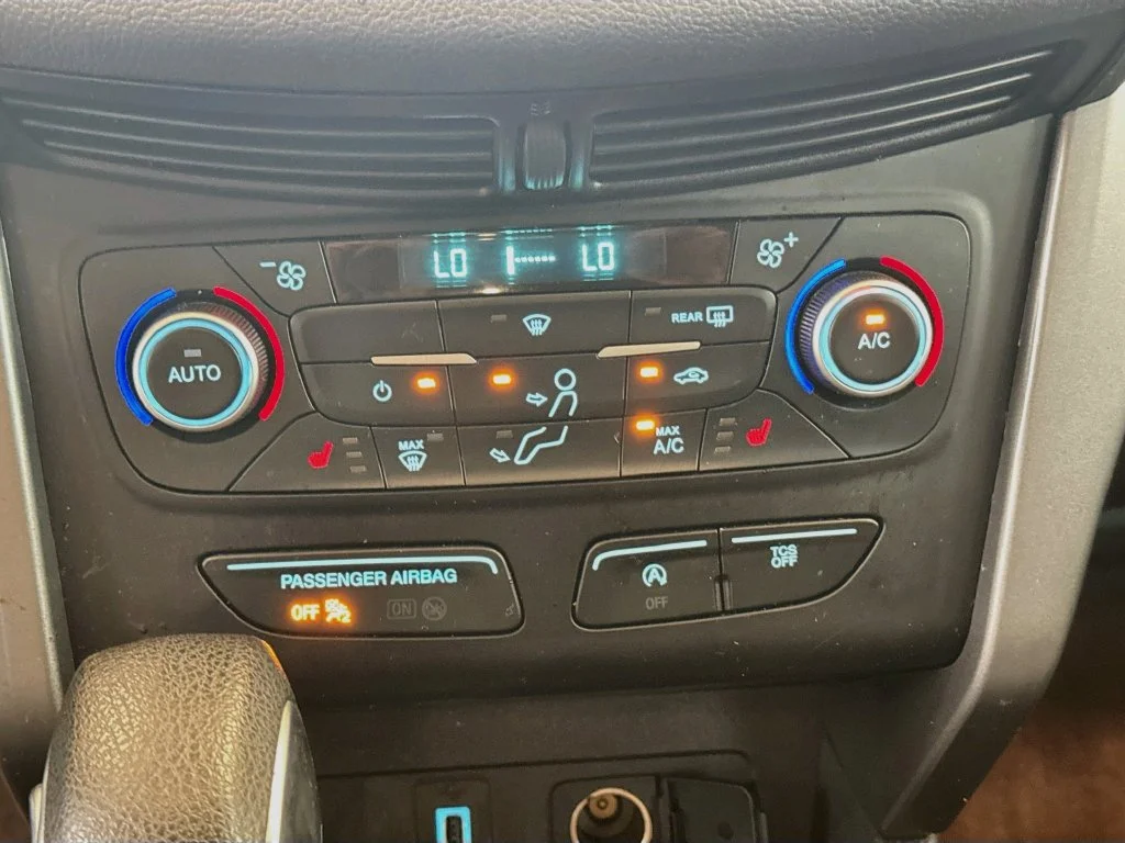 Used 2018 Black Ford SE image 17