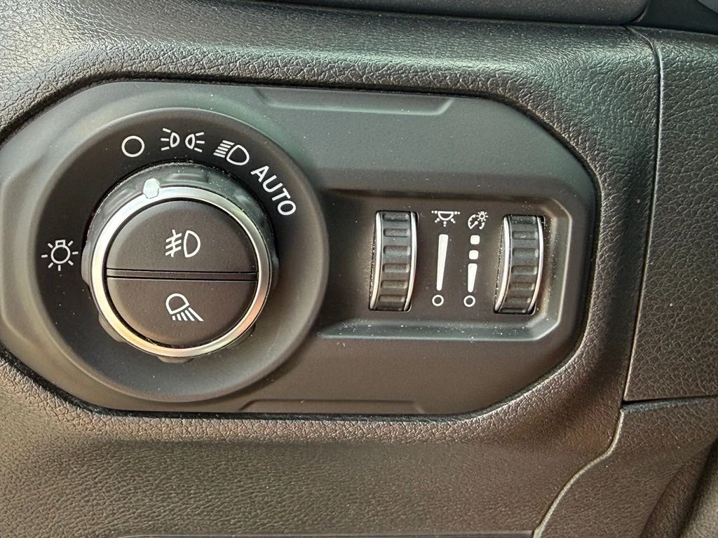 Used 2021 Gray Jeep Mojave image 18