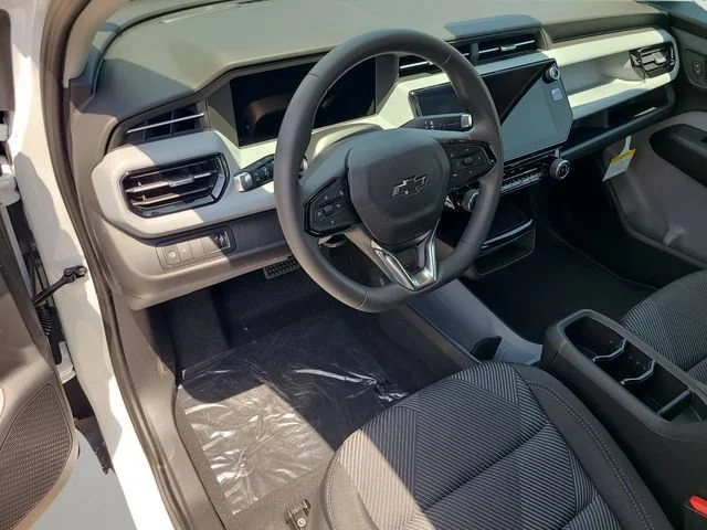 New 2027 Summit White Chevrolet LT image 18