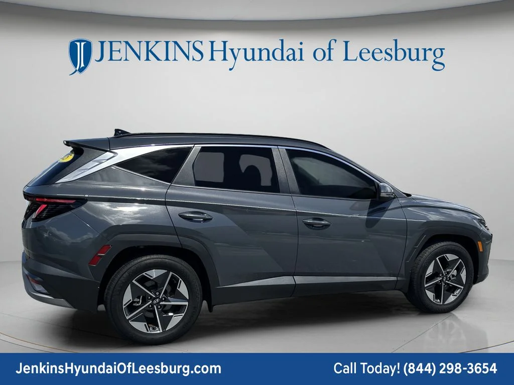 Used 2025 Gray Hyundai SEL Convenience image 4