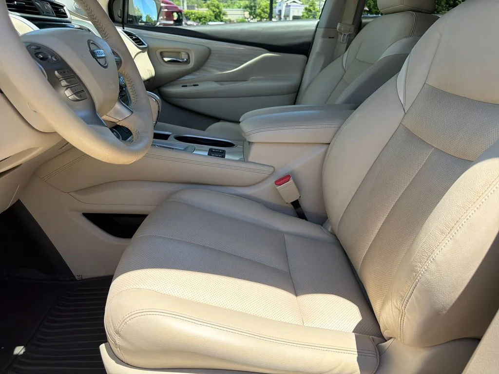 Used 2018 Pearl White Nissan SL image 19