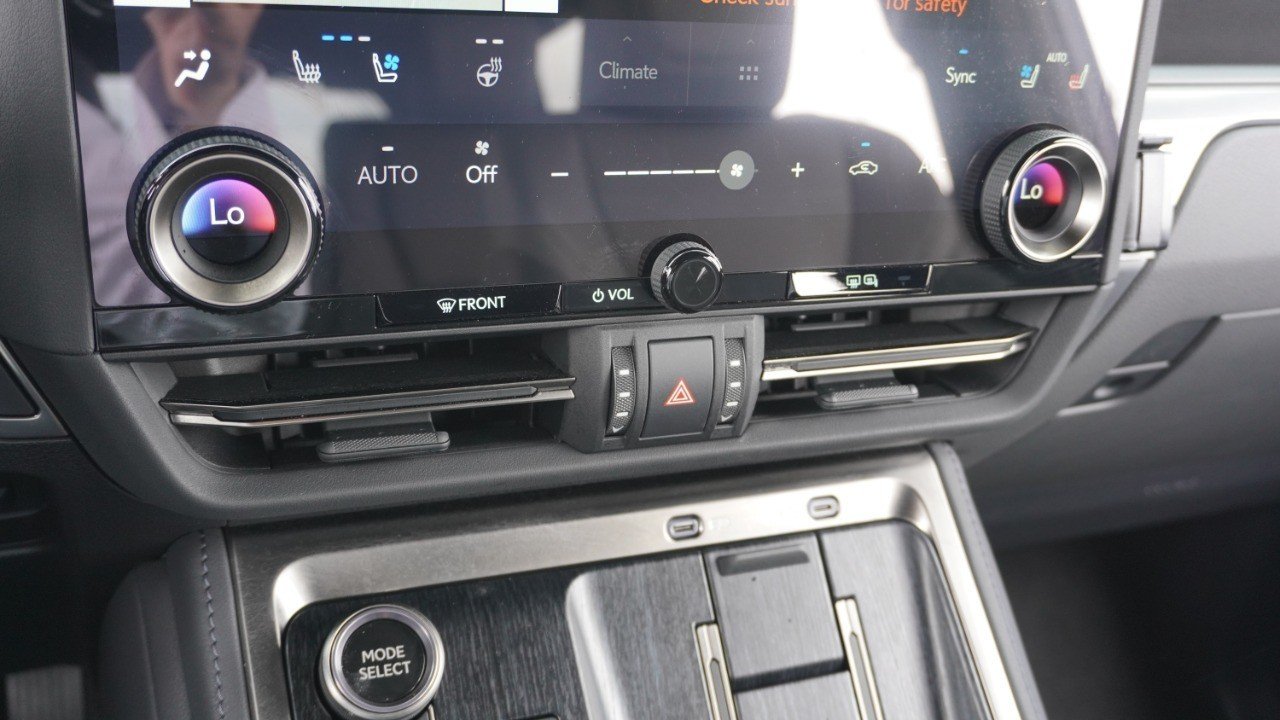 Used 2024 Gray Lexus GX 550 Luxury image 19