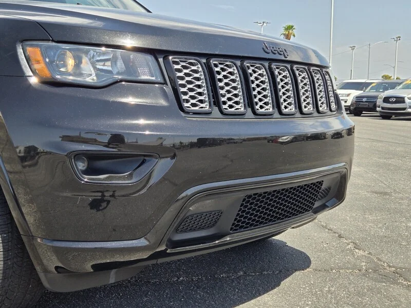 Used 2020 Diamond Black Crystal Pearlcoat Jeep Altitude image 6