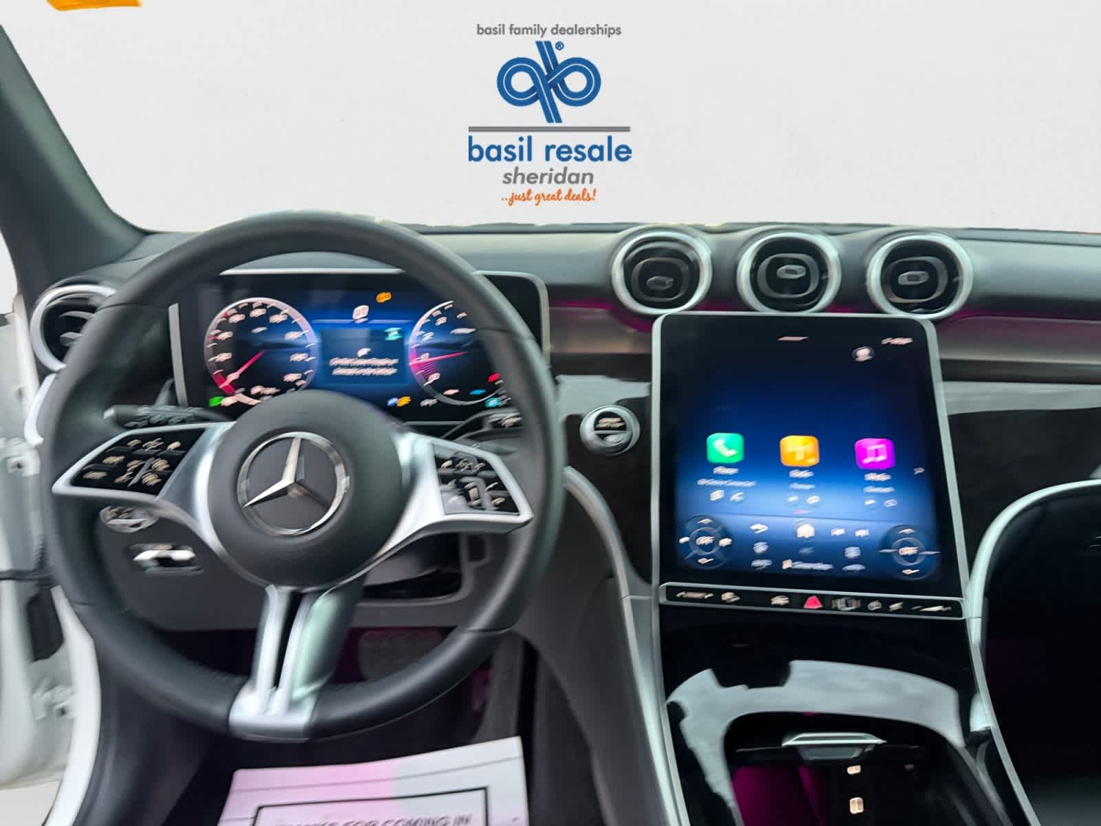 Used 2025 Polar White Mercedes-Benz GLC 300 image 15