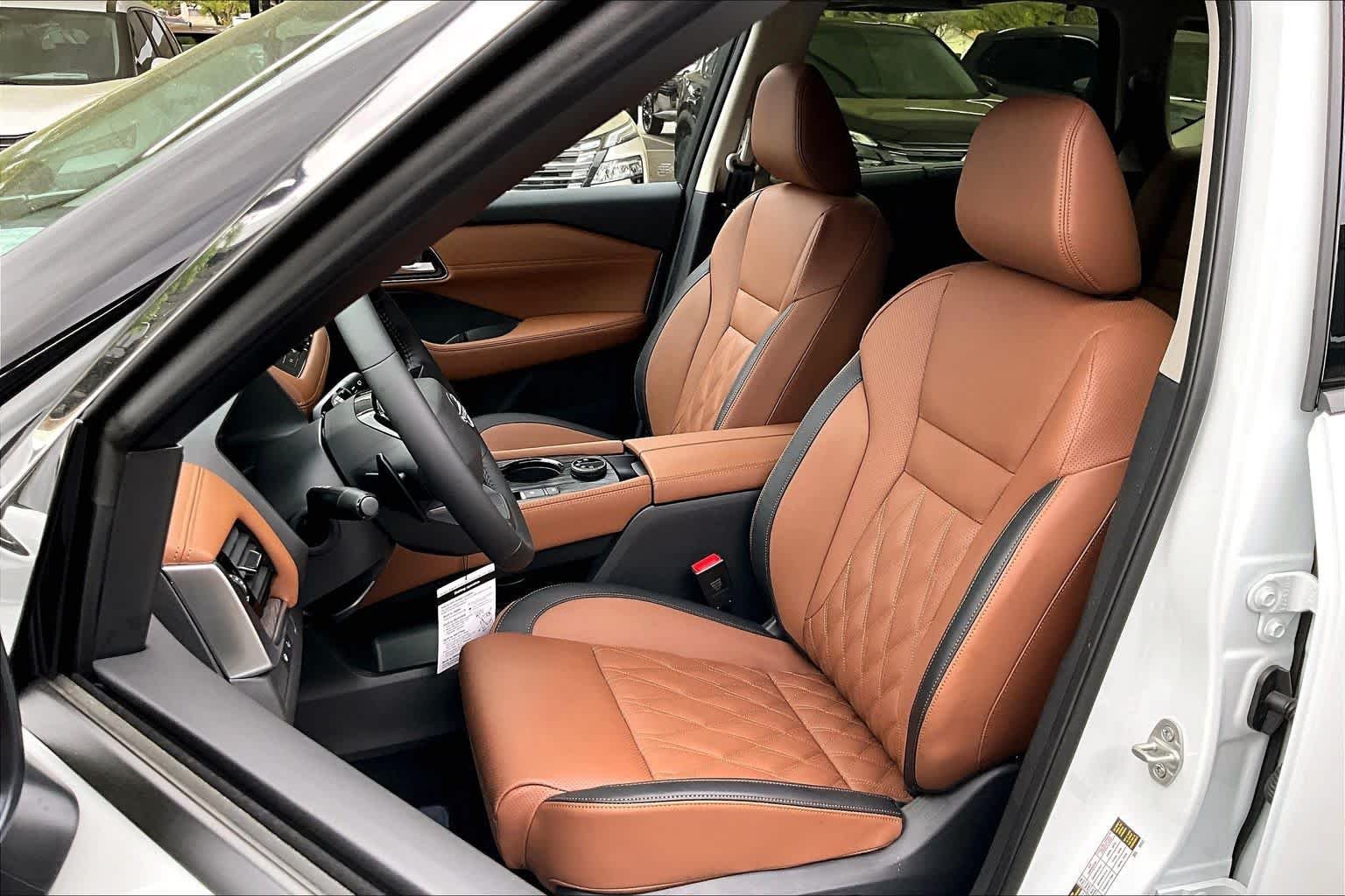 New 2026 2T WHT BLK XKJP Nissan Platinum image 9