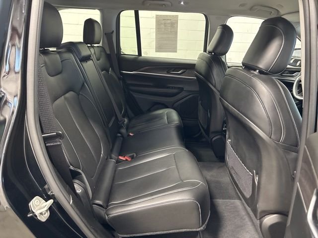 Used 2023 Diamond Black Crystal Pearlcoat Jeep Limited image 17