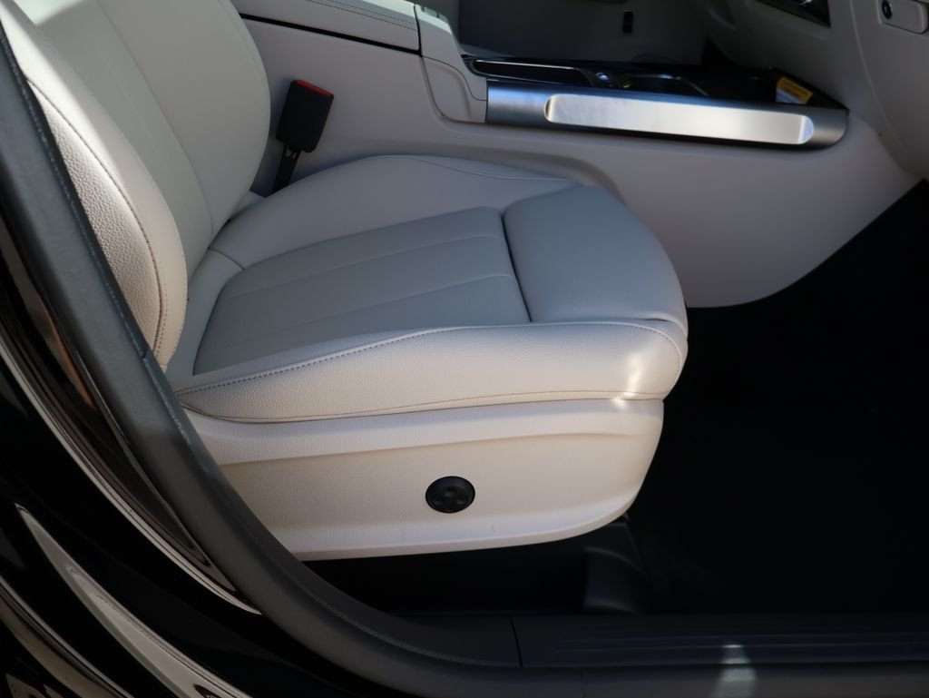 New 2026 Night Black Mercedes-Benz GLB 250 image 12