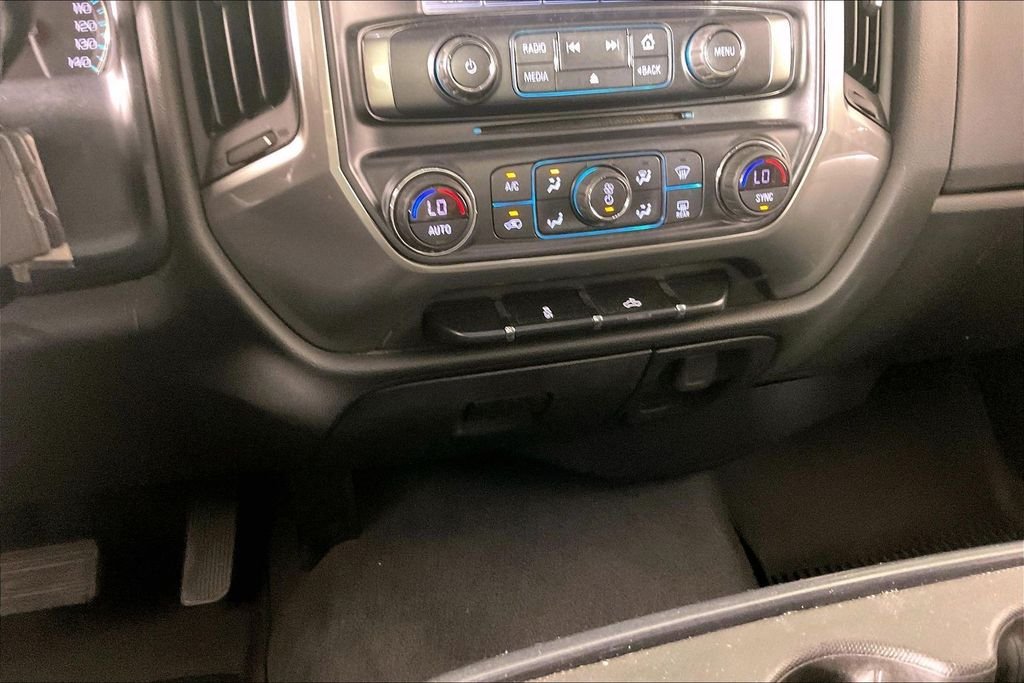 Used 2019 White Chevrolet LT image 9