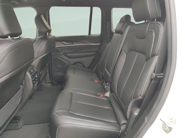 New 2026 Bright White Clear-Coat Exterior Paint Jeep Limited image 27