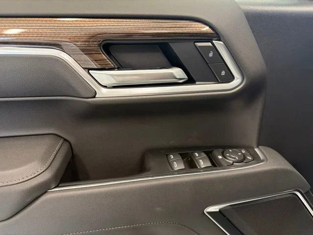 New 2026 Summit White Chevrolet LT image 41