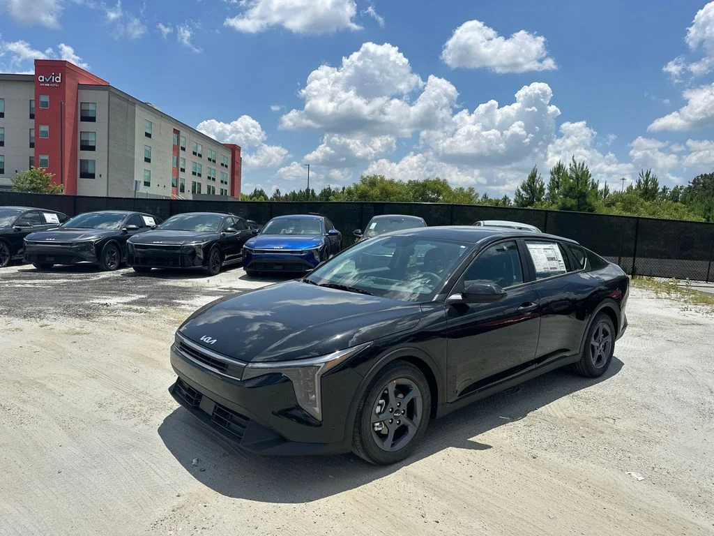 New 2026 Black Kia LX image 3